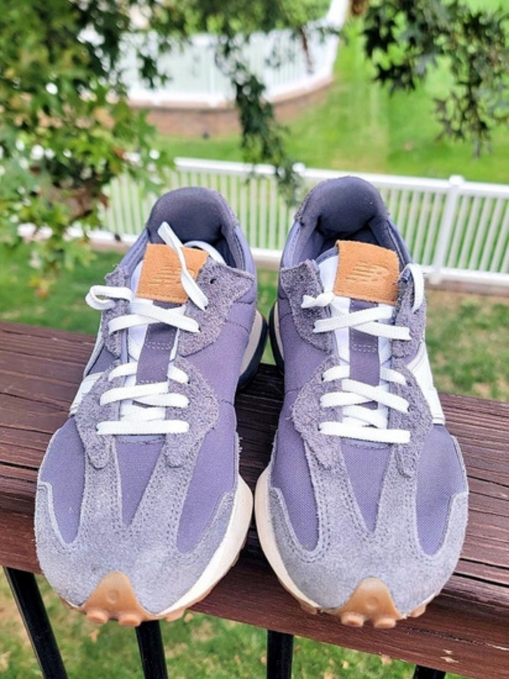 New Balance 327 Gray & White Sneakers US 7.5